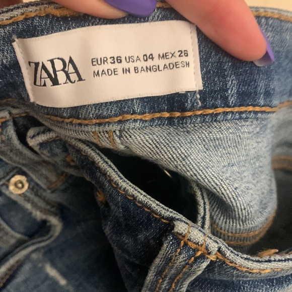 Zara Mid rise skinny jeans. Blue. Size 4 size 36. Holes. - Picture 2 of 4